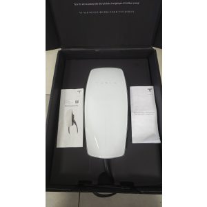 Tesla Wall Connector Gen3 7,3 m kábellel használt, szép állapotban, gyári dobozába csomagolva.