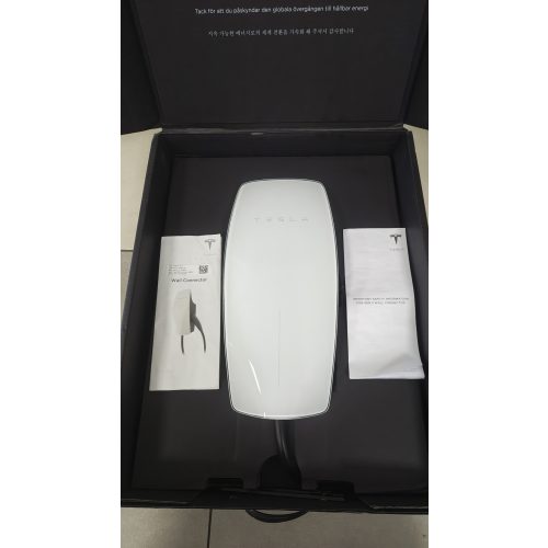 Tesla Wall Connector Gen3 7,3 m kábellel használt, szép állapotban, gyári dobozába csomagolva.