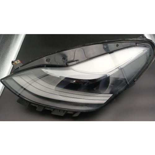 Tesla Model 3/Y fényszóró bal 2021.11. hibátlan