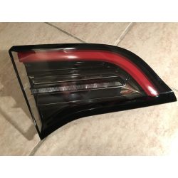   Tesla Model 3/Y hátsó lámpa belső bal használt újszerű  1502088-00-C