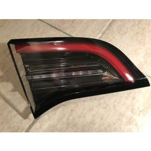 Tesla Model 3/Y hátsó lámpa belső bal használt újszerű  1502088-00-C