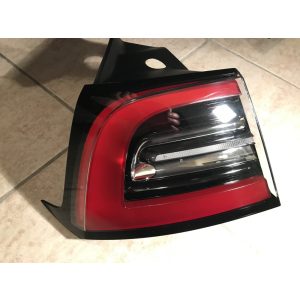 Tesla Model 3 hátsó lámpa külső bal FL előtti kocsikhoz 2017-2020 gyári bontott szép állapotban 