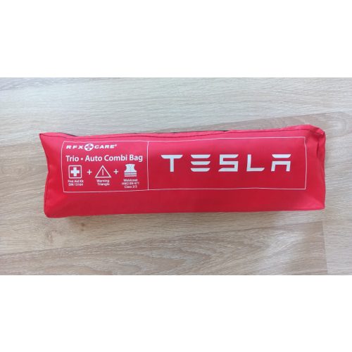 Tesla egészségügyi csomag töltve